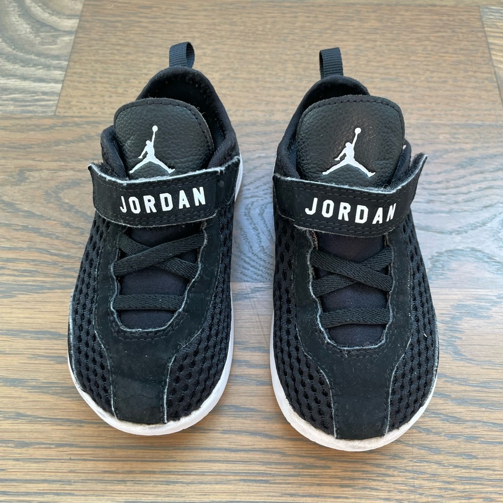 Jordan toddler black velcro sneaker size 7
